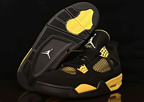 jordan 4 thunder sneaker.